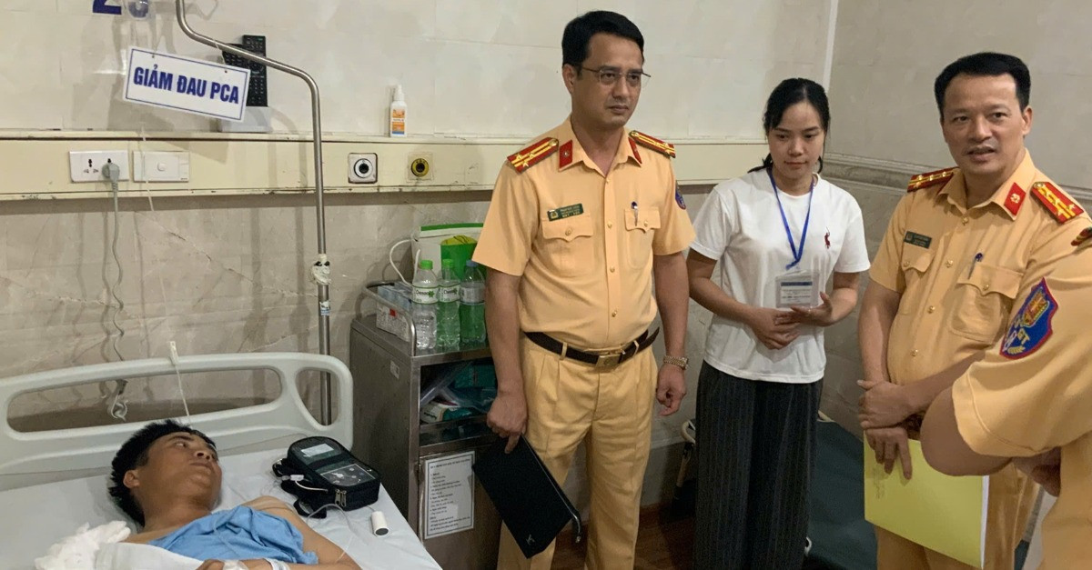 Ô tô tải húc xe CSGT trên cao tốc, Thượng úy CSCĐ gãy tay phải