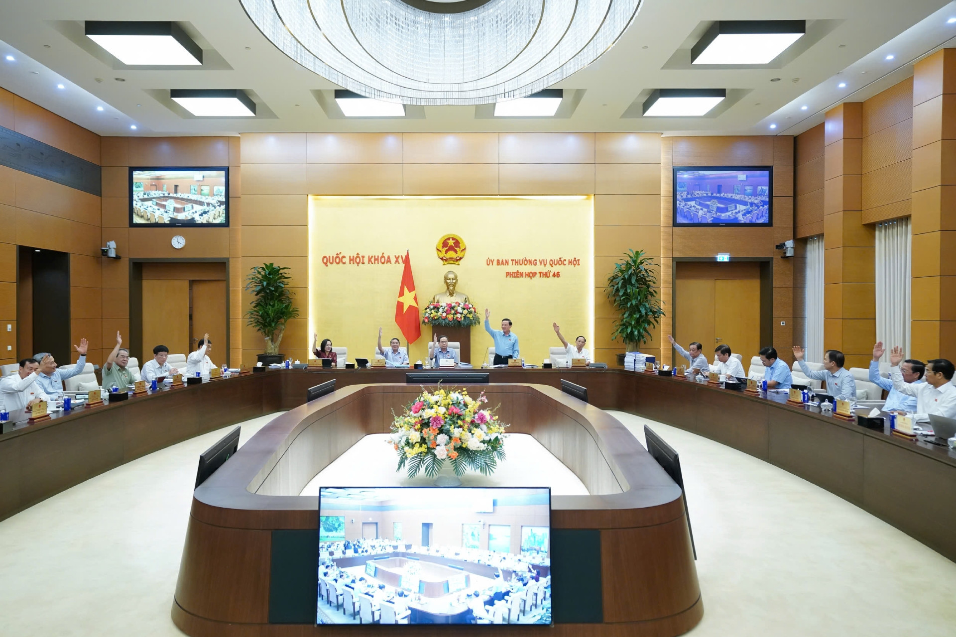 Thông qua phương án cả nước còn 3.321 đơn vị cấp xã, giảm 2/3