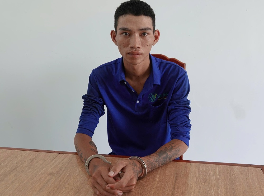 Bắt thêm 1 đối tượng giả danh cảnh sát chặn đường người vi phạm “vòi tiền”.jpg