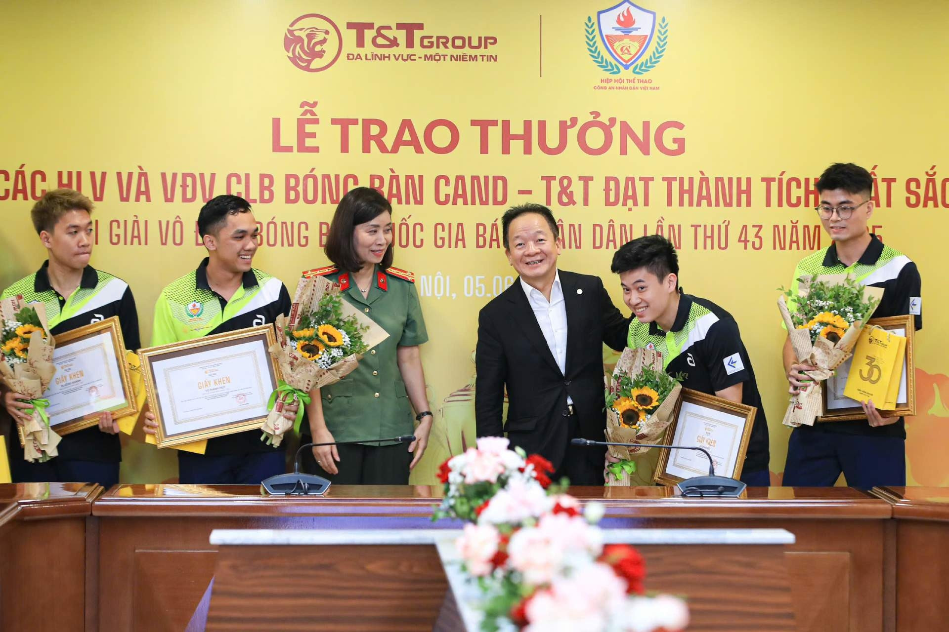 Bầu Hiển thưởng tiền tỷ cho các tay vợt bóng bàn CAND T&T