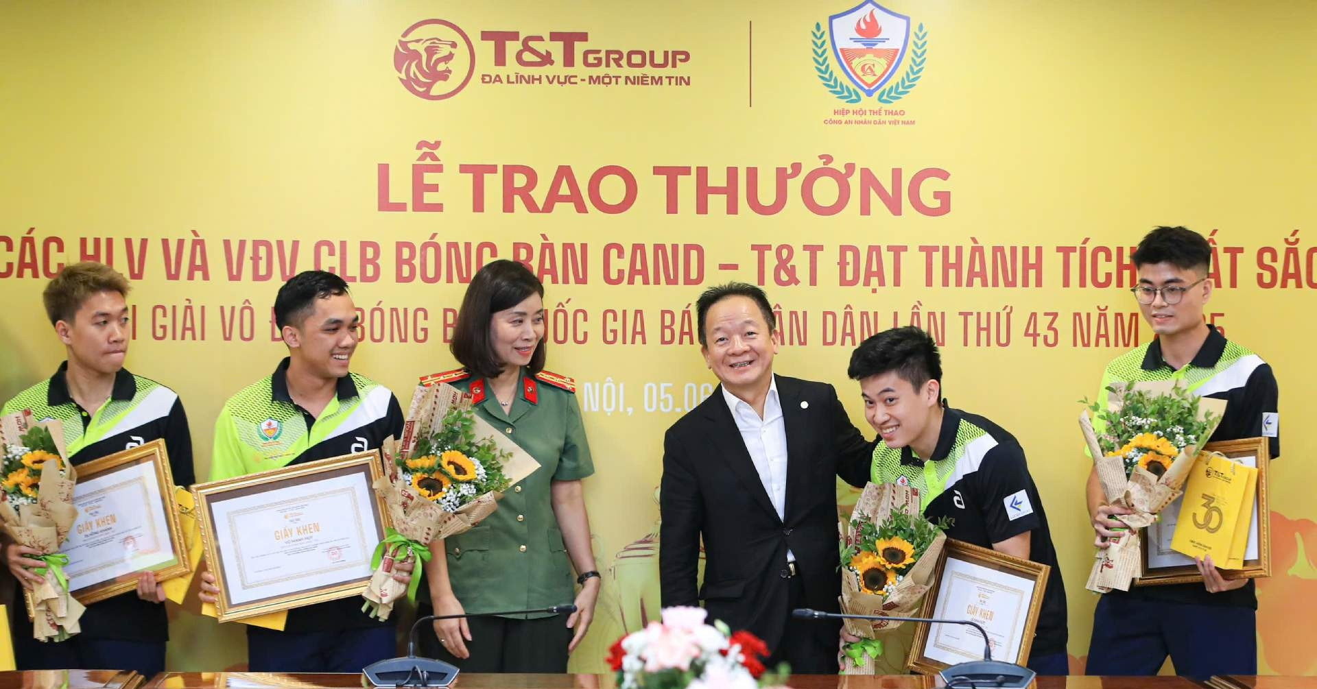 Bầu Hiển thưởng tiền tỷ cho các tay vợt bóng bàn CAND T&T