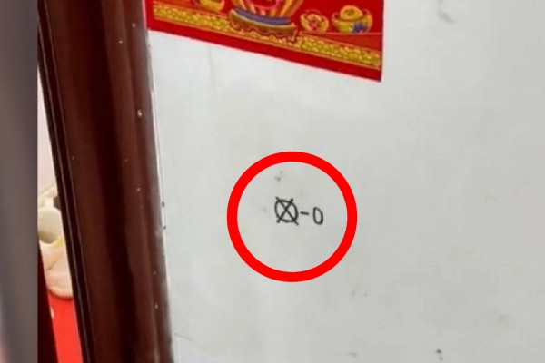 Bị trộm đánh dấu trên tường nhà, gia chủ 'dở khóc dở cười' khi biết sự thật