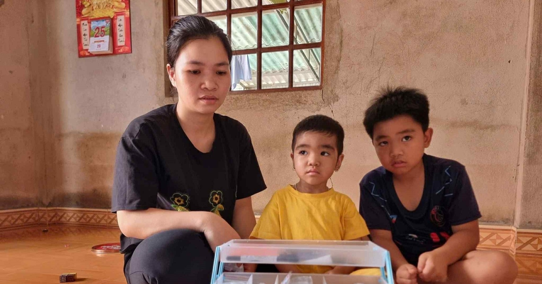 Cậu bé 9 tuổi hai lần hiến tủy cứu em, cha mẹ nghèo không còn tiền phẫu thuật