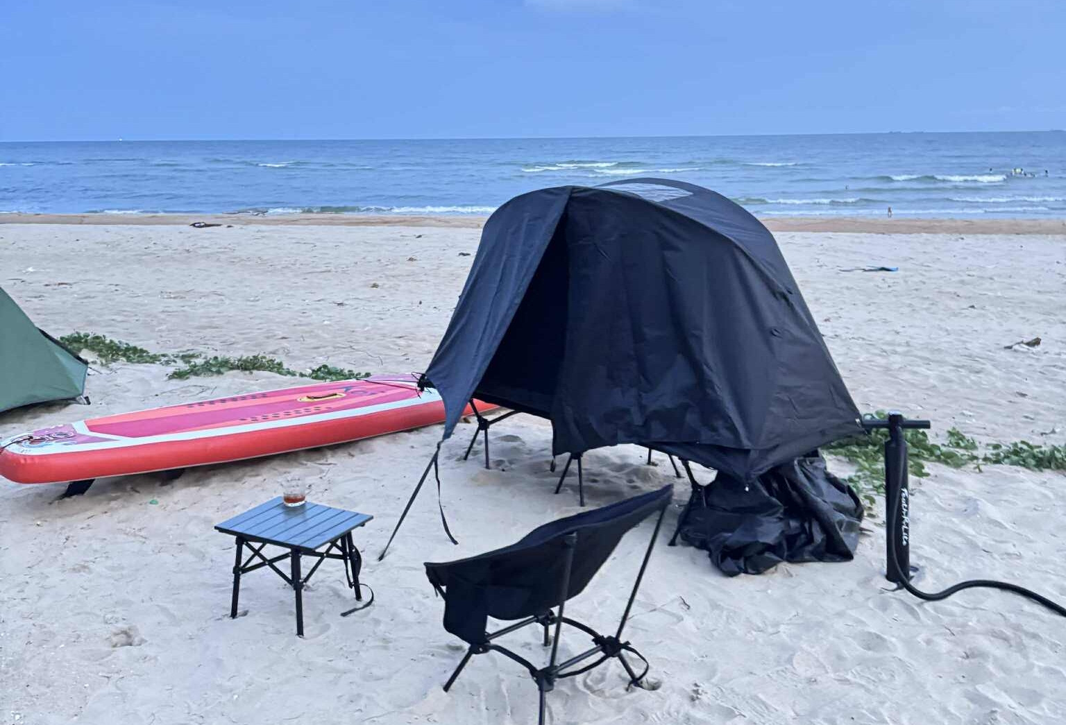 Chàng trai TPHCM mang &apos;nhà siêu nhẹ&apos; đi khắp nơi, ngủ ven biển, giữa rừng