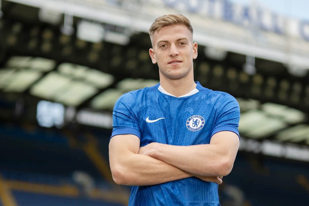 'Điệp viên bí mật' giúp Chelsea thắng MU vụ chuyển nhượng Liam Delap