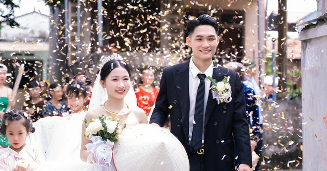 Gặp thử thách khó nhằn khi đón dâu, chú rể Hà N...
