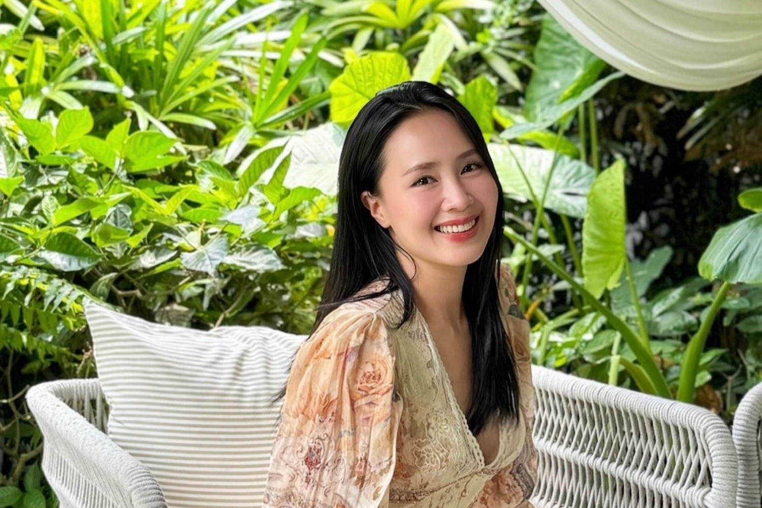 Hồng Diễm trẻ đẹp bất chấp thời gian, Huyền Lizzie sexy tuổi 35