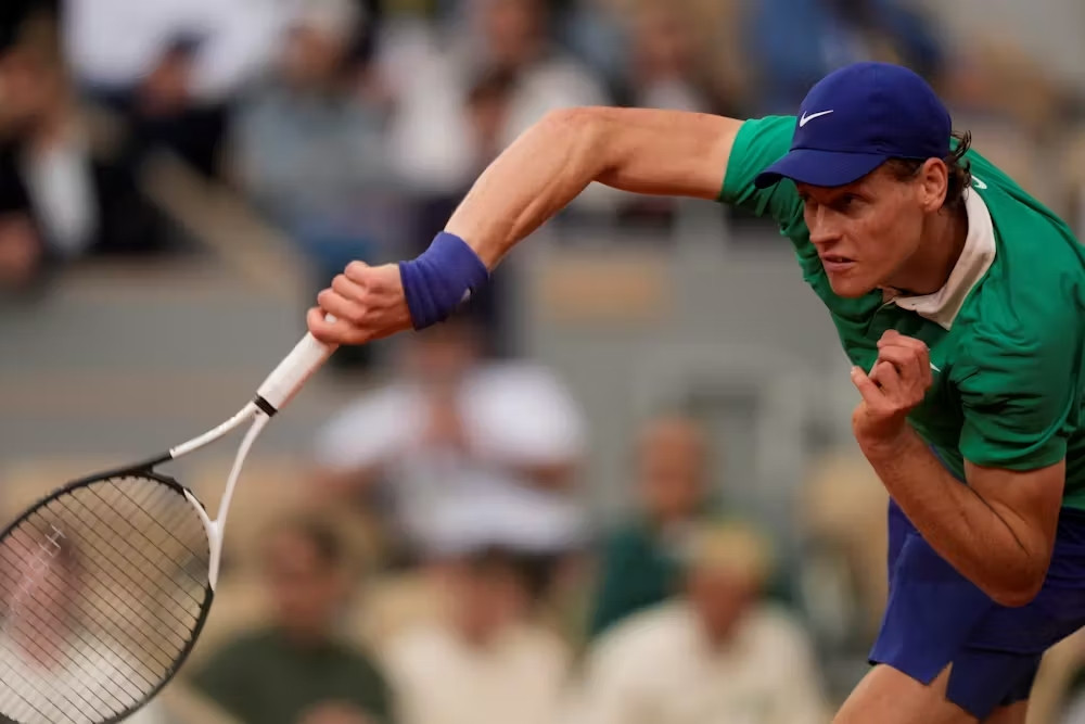 Jannik Sinner lập kỷ lục với vé bán kết Roland Garros