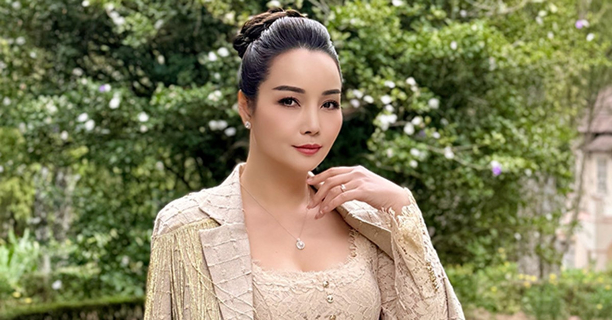 Mai Thu Huyền U50 trẻ trung bất chấp, 'mẹ 1 con' Huyền Lizzie sexy tuổi 35
