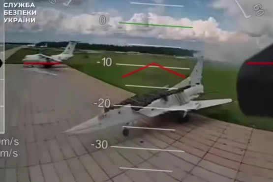 NATO nói gì về đòn tấn công của Ukraine phá hủy hàng chục máy bay Nga?