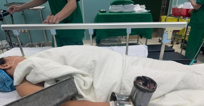 Người bán thịt vào cấp cứu do gặp nạn khi làm hàng cho khách