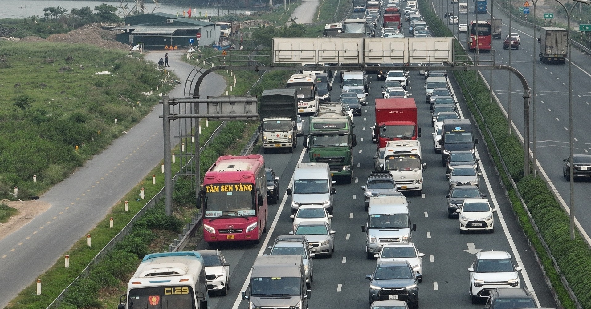 Người dân lo xe cũ tỉnh ngoài không vào được Hà Nội vì quy định khí thải