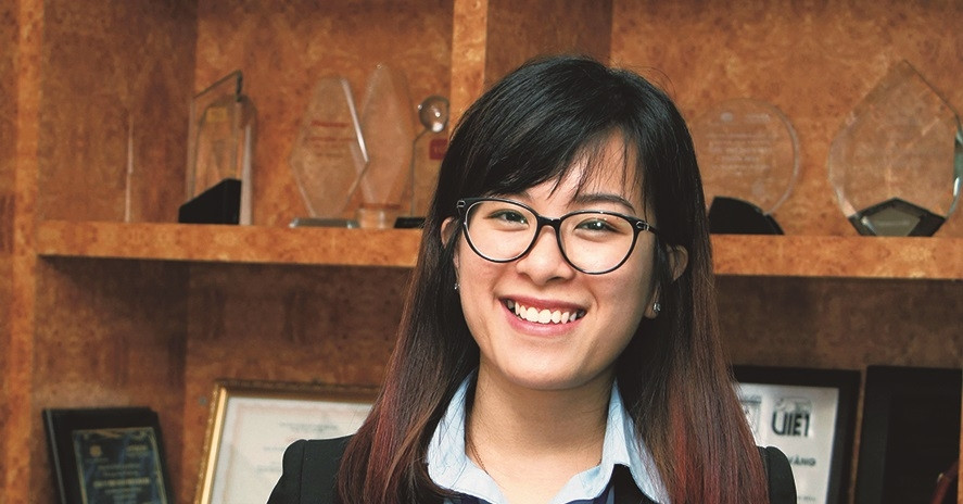 Rao bán khoản nợ của DN liên quan "mỹ nữ triệu đô" trẻ nhất sàn chứng khoán