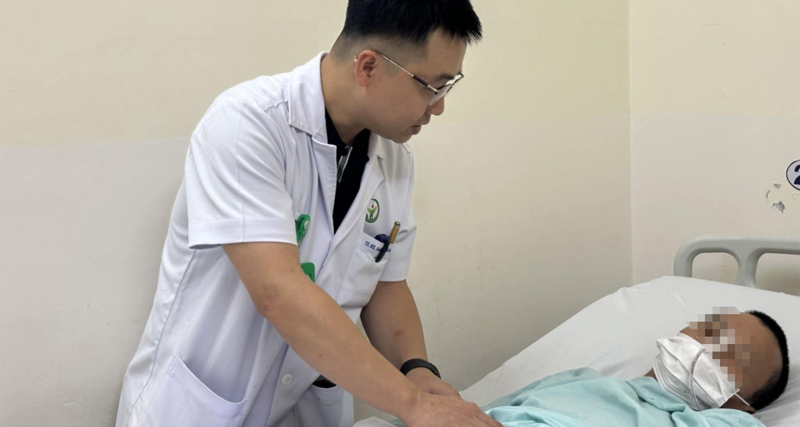 Tai nạn sinh hoạt hy hữu khiến người đàn ông ôm vùng kín tổn thương đi cấp cứu