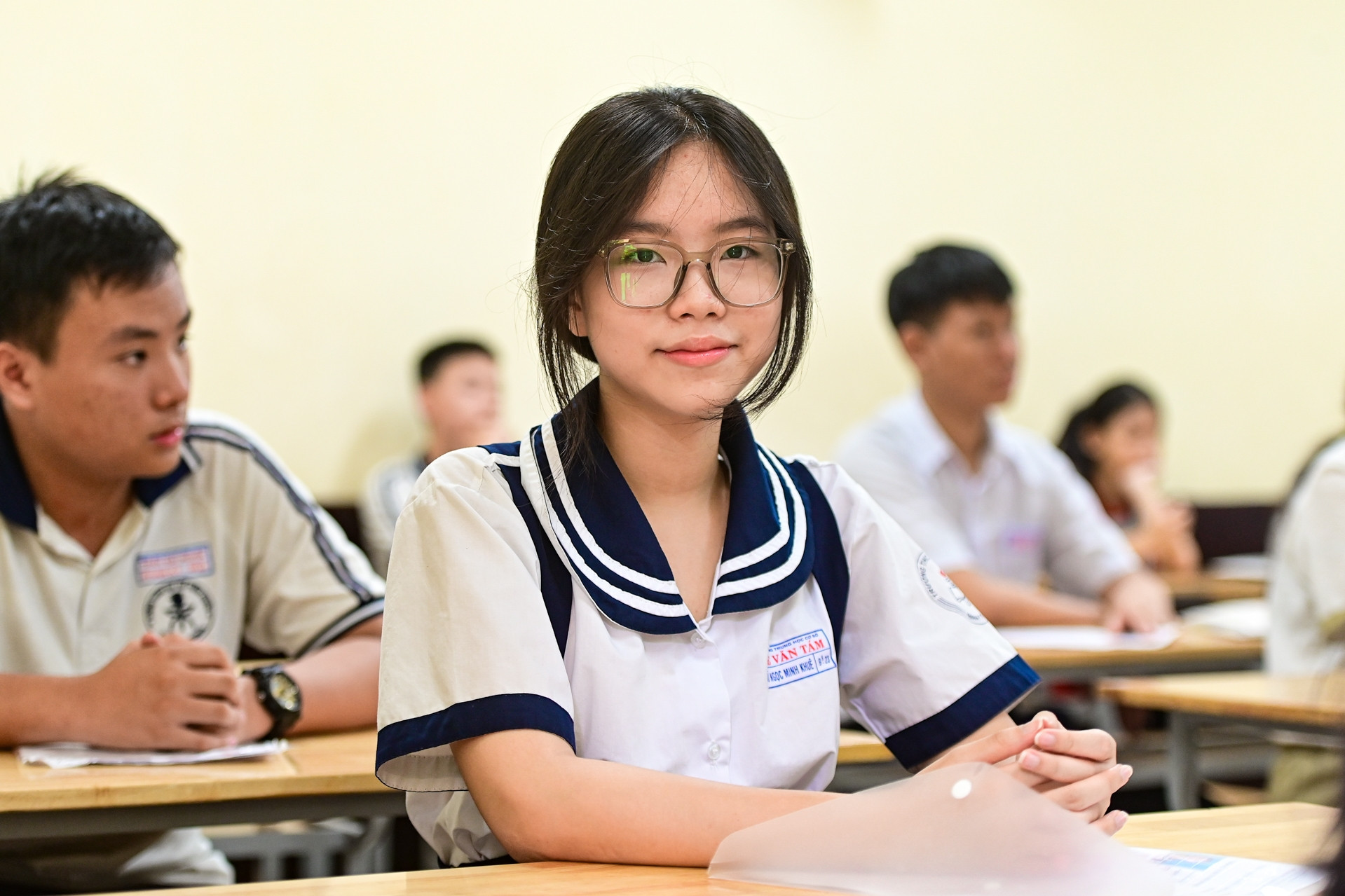 Thí sinh thi lớp 10 TPHCM giảm kỷ lục, đề thi khác biệt thách thức học sinh
