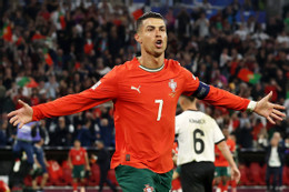 Ronaldo bừng sáng đưa Bồ Đào Nha vào chung kết Nations League