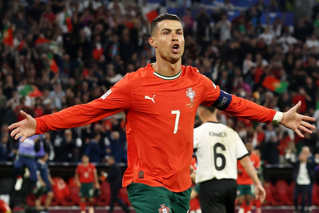 Ronaldo bừng sáng đưa Bồ Đào Nha vào chung kết Nations League