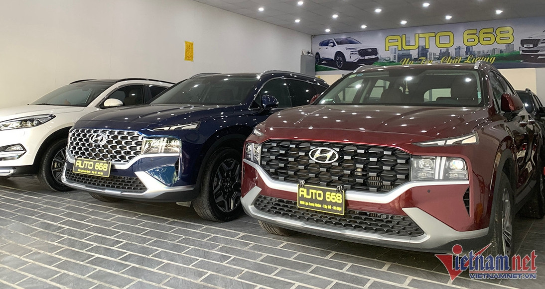 Vì sao Hyundai Santa Fe form cũ siêu giữ giá, phiên bản mới lại liên tục ế ẩm?