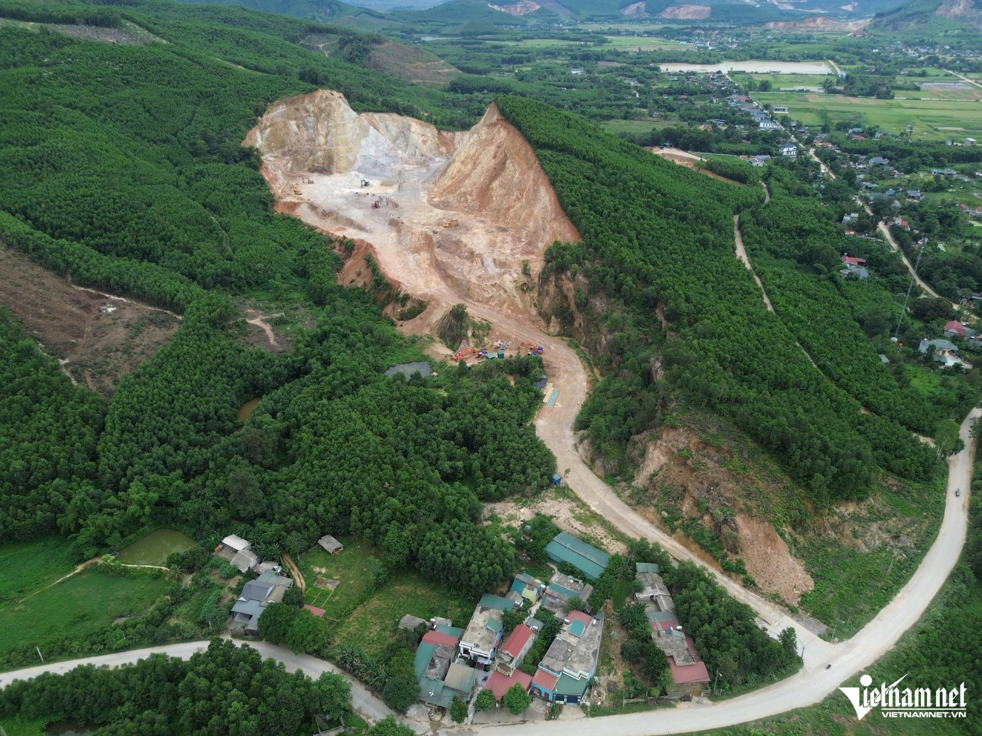 W-a5Bên trong mỏ đất của.jpg