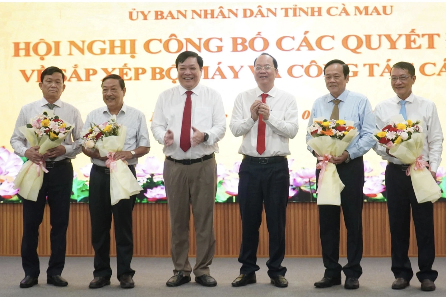 219 cán bộ ở Cà Mau nghỉ việc, người nhận cao nhất hơn 2 tỷ đồng