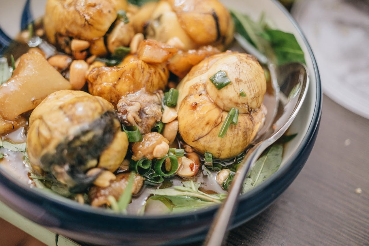 3 không khi ăn trứng vịt lộn
