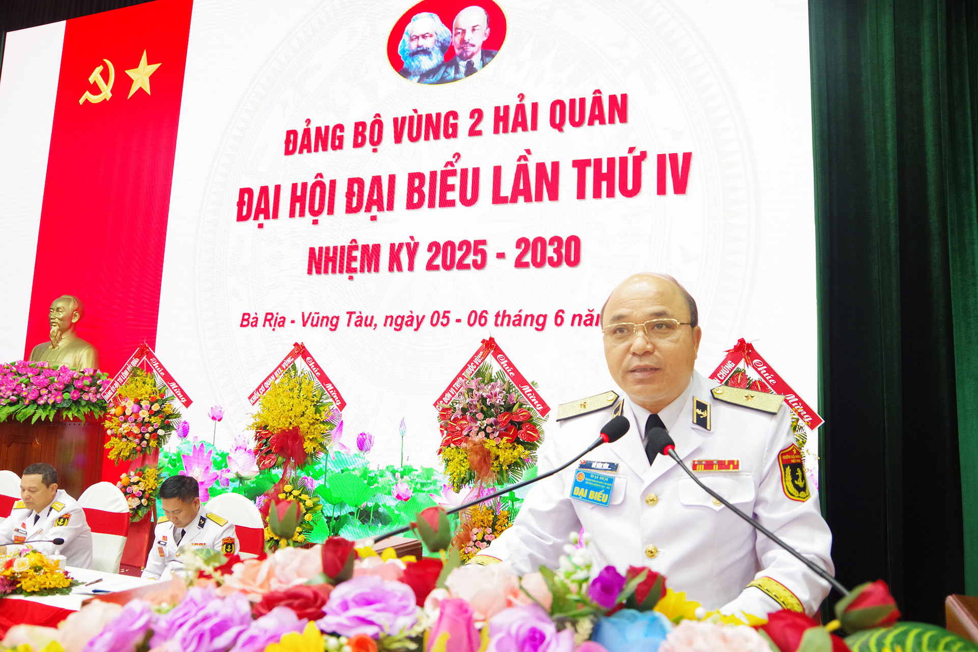5. Chuẩn Đô đốc Đỗ Văn Yên, Ủy viên Ban Thường vụ Đảng ủy, Phó Chính ủy Hải quân dự và chỉ đạo Đại hội.jpg