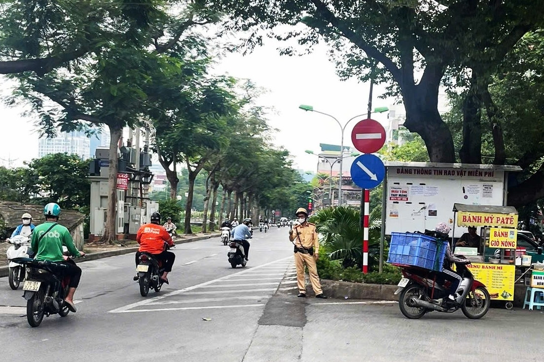Bản tin sáng 6/6: Biển báo 'vô hình' gây tranh cãi, tài xế vô tư ngược chiều
