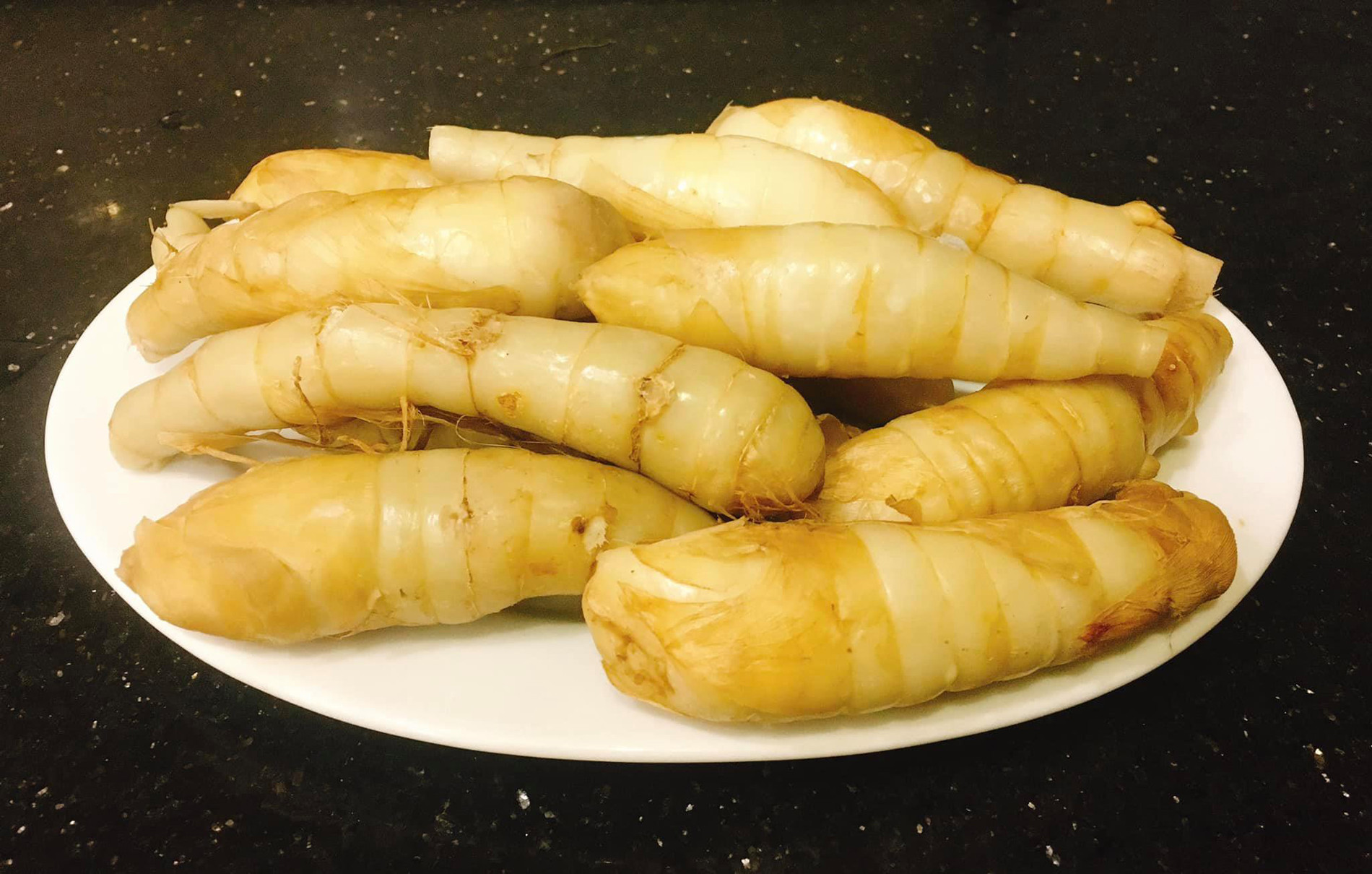 củ dong thu trần.jpg