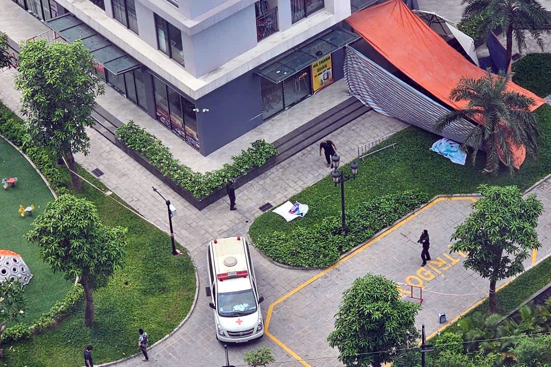 Em trai bất lực nhìn anh nhảy từ tầng 39 chung cư cao cấp ở Hà Nội