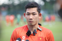 Hai Long quên trận MU, cùng tuyển Việt Nam quyết thắng Malaysia