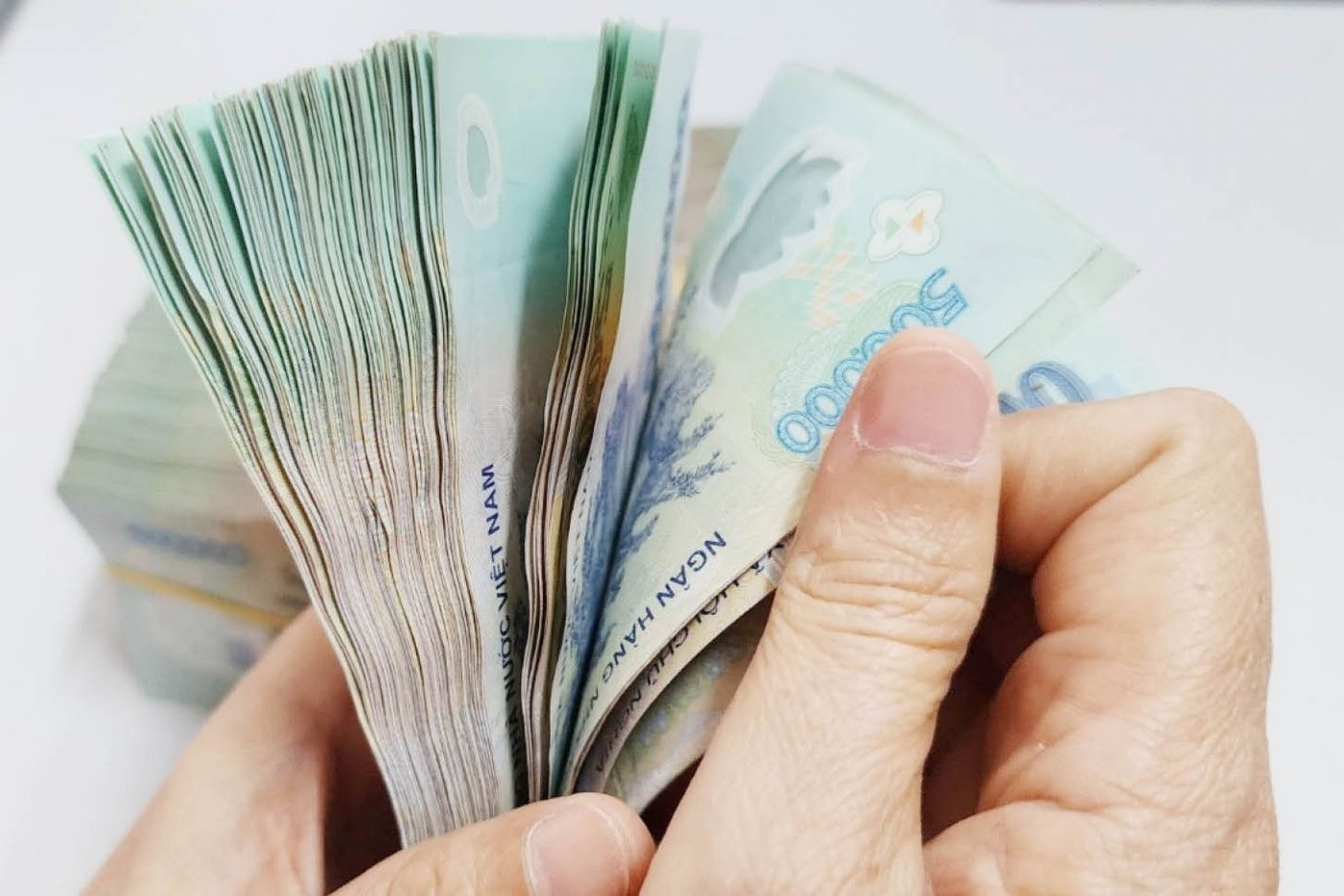 Hẹn 3 người đàn ông đến chung cư gặp ‘sếp’ rồi lừa đảo lột sạch tiền