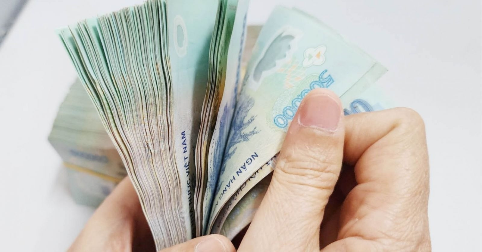 Hẹn 3 người đàn ông đến chung cư gặp ‘sếp’ rồi lừa đảo lột sạch tiền