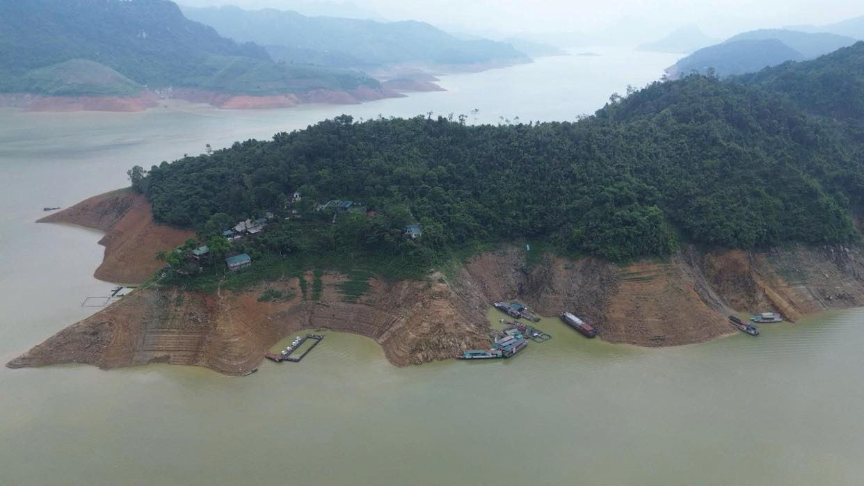 ho hoa binh 5.jpg