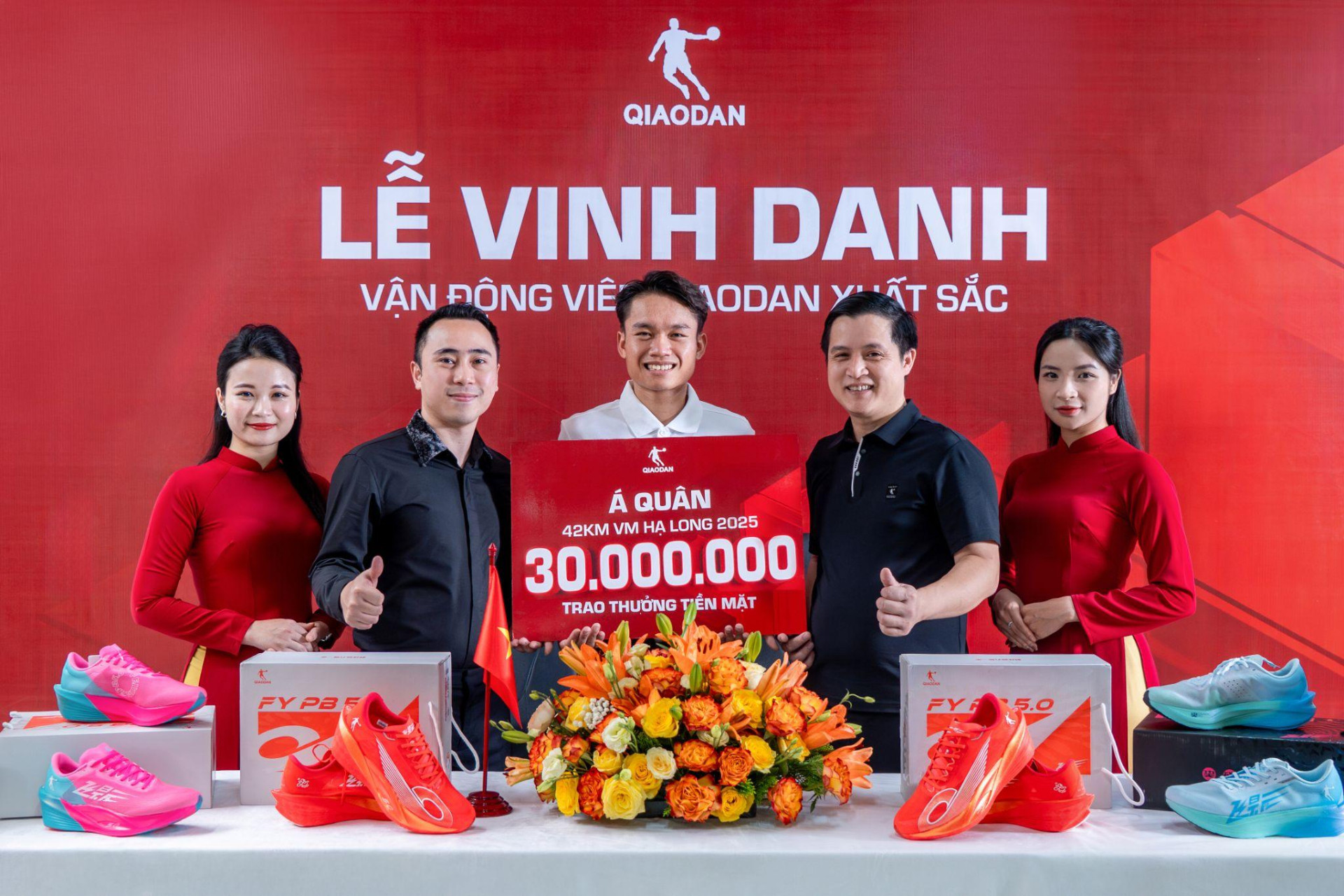 Qiaodan vinh danh Á quân VnExpress Marathon Hạ Long 2025