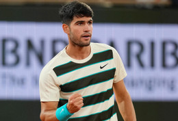 Alcaraz đoạt vé vào chung kết Roland Garros