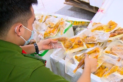 Lô gà ủ muối hơn 1,2 tấn không rõ nguồn gốc chuẩn bị tuồn ra thị trường