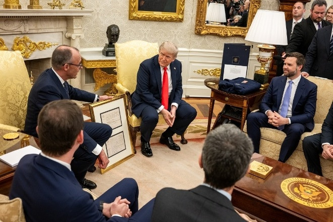 Món quà đặc biệt của Thủ tướng Đức tặng Tổng thống Mỹ Trump