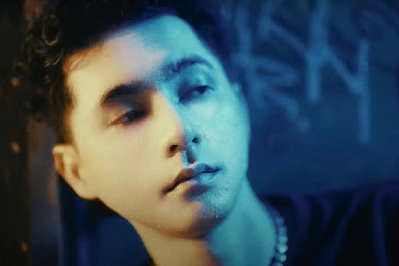 Nam ca sĩ gây chú ý khi nhờ quay MV 'chùa' và xin beat nhạc miễn phí