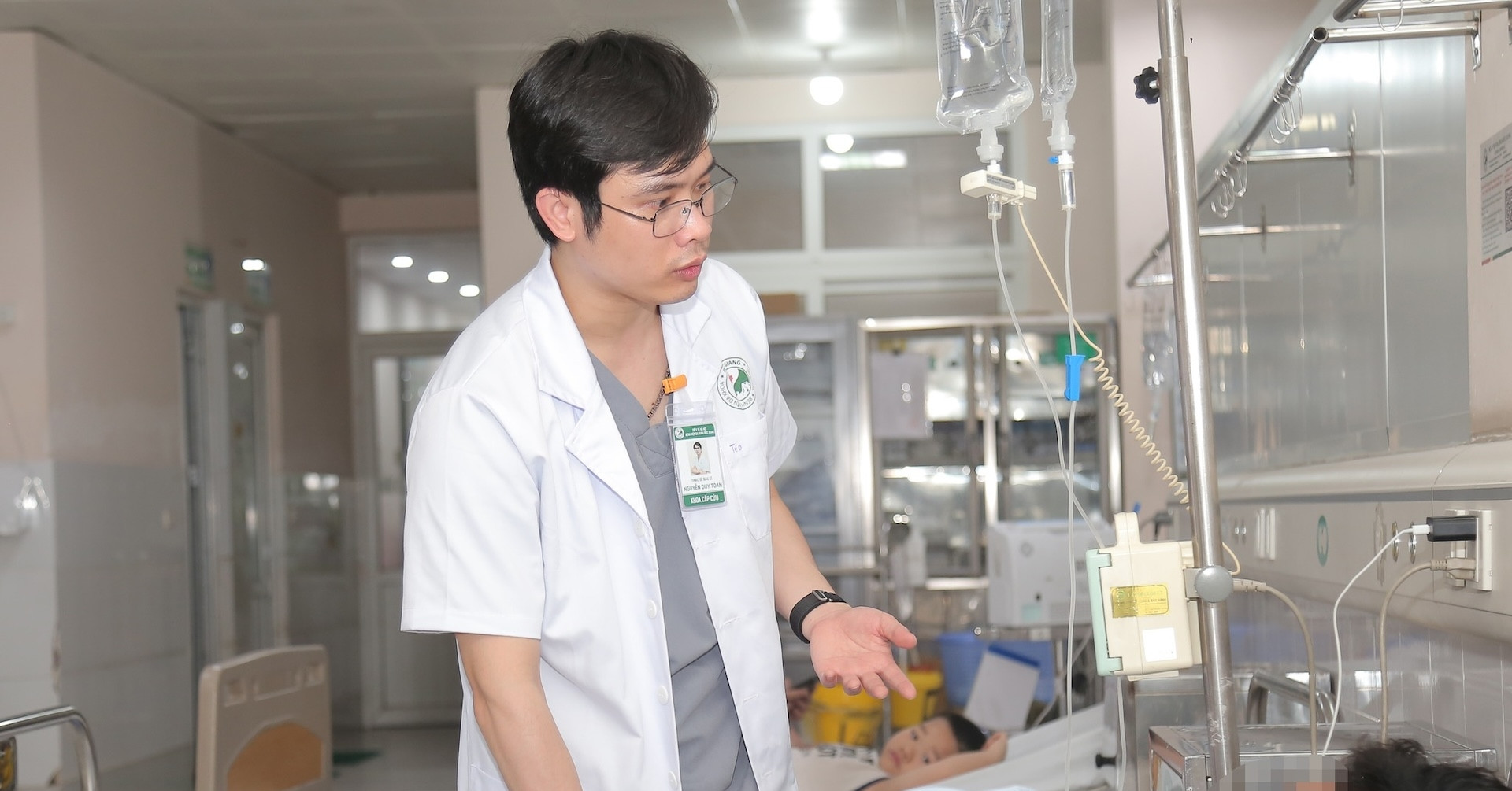 Người đàn ông nguy kịch do say nóng, thầy thuốc cấp cứu không chờ xét nghiệm