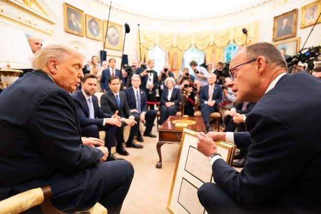 Ông Trump nói nên để Nga và Ukraine 'giao tranh thêm một thời gian'