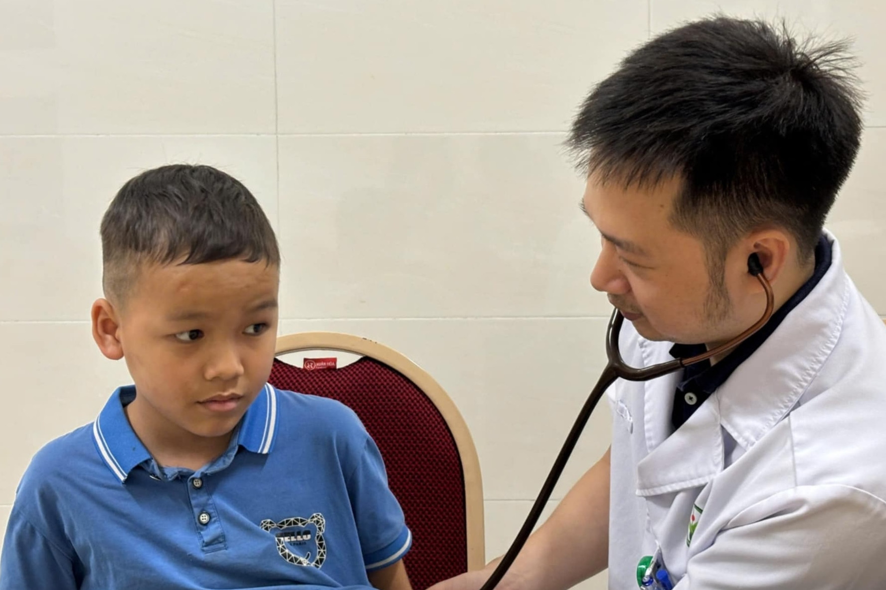 Phép màu từ trái tim người lạ: Hành trình 11 năm đi tìm sự sống cho con trai nhỏ