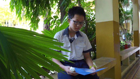 Thí sinh thi lớp 10 bị bỏng trong lúc giúp mẹ việc nhà được giám thị chép hộ bài