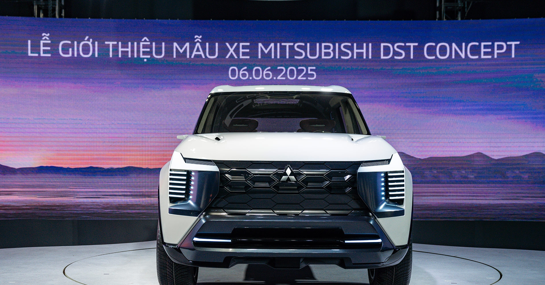 Quân bài mới của Mitsubishi tại Việt Nam: SUV 7 chỗ cỡ C giá dưới 1 tỷ đồng