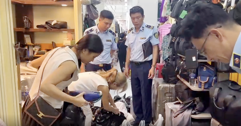 Saigon Square kinh doanh nhiều hàng giả: Người dân biết nhưng vẫn mua vì ham rẻ