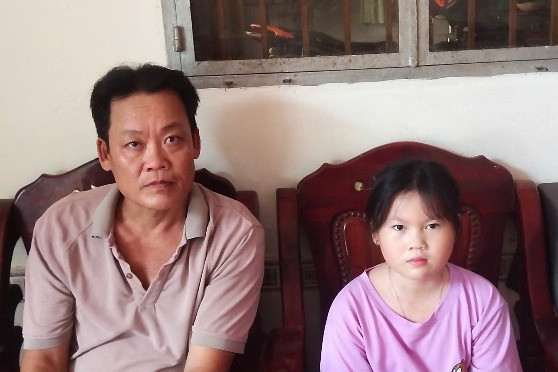 Thắt lòng gia cảnh bé gái 12 tuổi bị ung thư máu, mẹ đột ngột qua đời