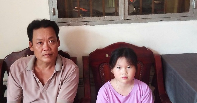 Thắt lòng gia cảnh bé gái 12 tuổi bị ung thư máu, mẹ đột ngột qua đời
