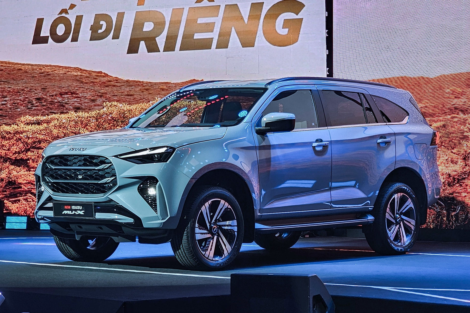 Thêm trang bị, tăng giá bán, Isuzu mu-X 2025 có đang tự làm khó mình?