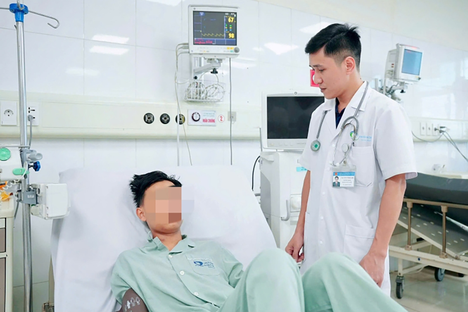 Thiếu niên bị thang máy kẹp cổ vào cấp cứu, báo động đỏ toàn viện