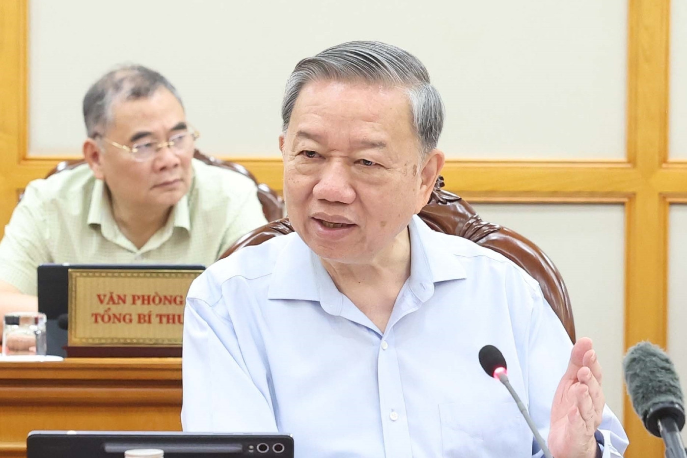 Tổng Bí thư: Khuyến khích cán bộ còn tuổi làm việc, giữ nguyên số cấp phó sau sáp nhập