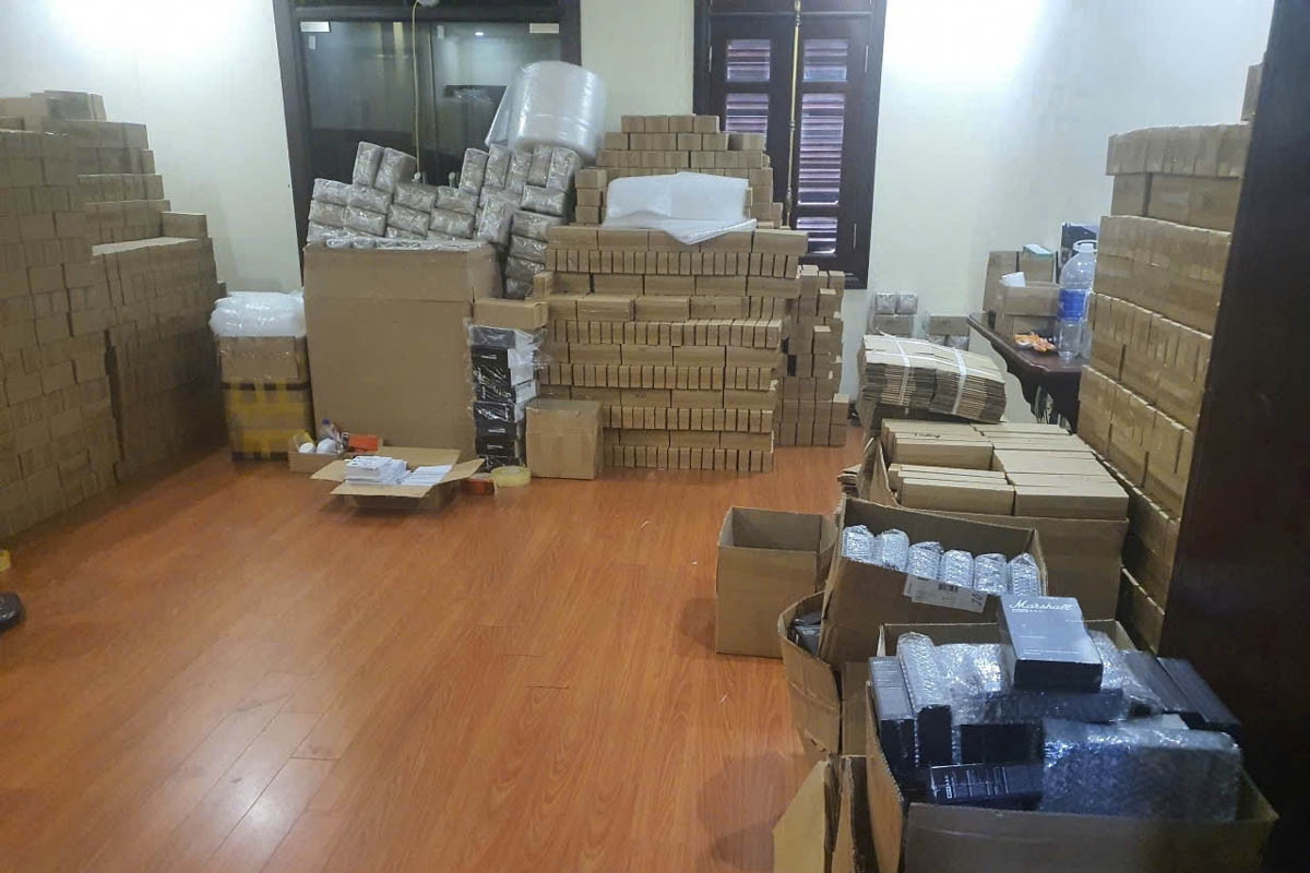 Triệt phá đường dây buôn bán thiết bị điện tử giả quy mô ‘khủng’ hàng chục tỷ đồng ở Hà Nội